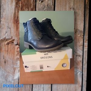 ***NEW*** Earth Origins Deep Pine Green Leather Boots. Size 7 W.